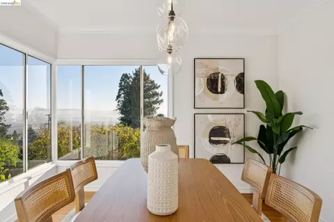 Dining - 752 Grizzly Peak Blvd, Berkeley, CA 94708 photo 4 of 7
