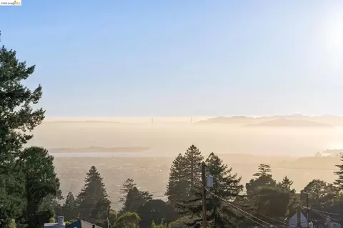 View/Area - 752 Grizzly Peak Blvd, Berkeley, CA 94708 photo 4 of 11