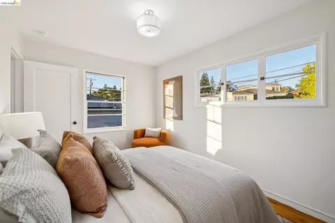 Bedroom - 752 Grizzly Peak Blvd, Berkeley, CA 94708 photo 4 of 6