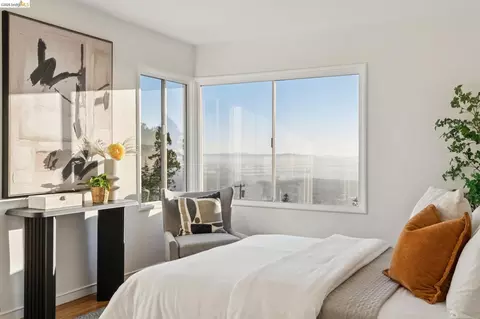 Bedroom - 752 Grizzly Peak Blvd, Berkeley, CA 94708 photo 1 of 6