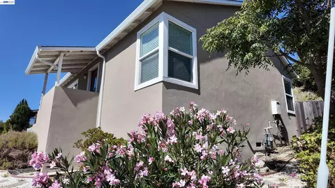 Exterior - 201 Navone St, Vallejo, CA 94591 photo 2 of 9