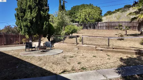 Exterior - 201 Navone St, Vallejo, CA 94591 photo 3 of 9