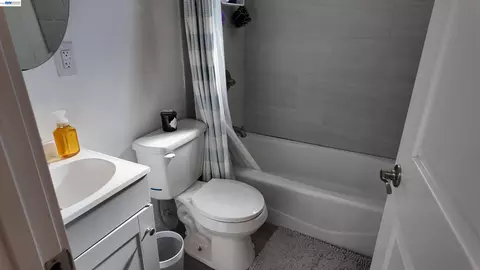 Bath - 201 Navone St, Vallejo, CA 94591 photo 2 of 2
