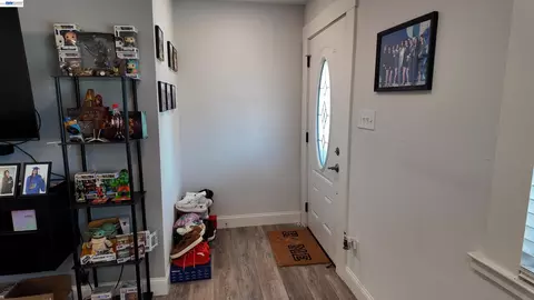 Entry Way - 201 Navone St, Vallejo, CA 94591 photo 2 of 2