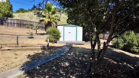 Exterior - 201 Navone St, Vallejo, CA 94591 photo 7 of 9