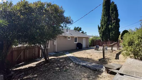 Exterior - 201 Navone St, Vallejo, CA 94591 photo 4 of 9