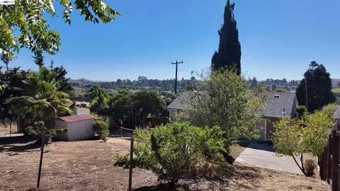 Exterior - 201 Navone St, Vallejo, CA 94591 photo 8 of 9