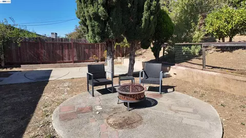 Exterior - 201 Navone St, Vallejo, CA 94591 photo 9 of 9