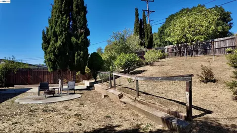 Exterior - 201 Navone St, Vallejo, CA 94591 photo 5 of 9
