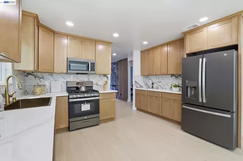 Kitchen - 1913 W Middlefield Rd, Mountain View, CA 94043 photo 3 of 4