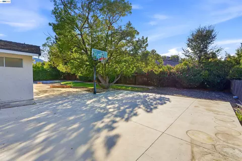 Exterior - 11 Ray Ct, Alamo, CA 94507 photo 8 of 13