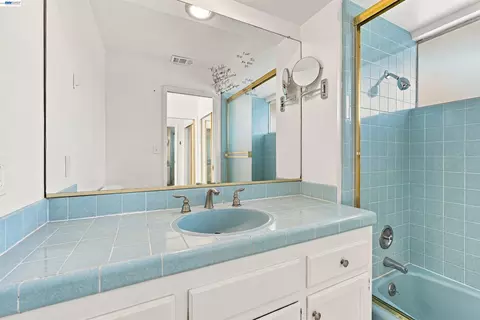Bath - 11 Ray Ct, Alamo, CA 94507 photo 3 of 4