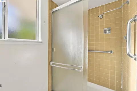 Bath - 11 Ray Ct, Alamo, CA 94507 photo 2 of 4