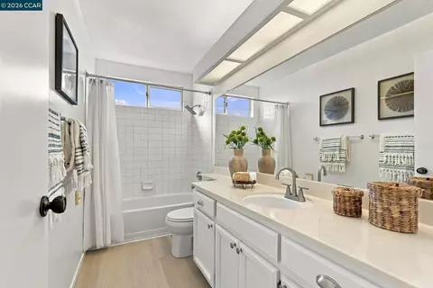 Bath - 202 Oneil Cir, Hercules, CA 94547 photo 2 of 2