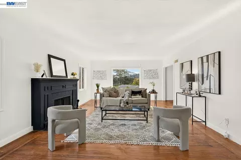 Living - 3890 Serrano St, Martinez, CA 94553 photo 1 of 6