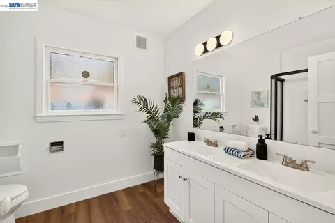Bath - 3890 Serrano St, Martinez, CA 94553 photo 1 of 2