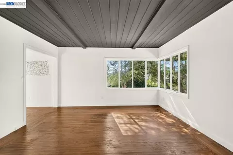 Living - 3890 Serrano St, Martinez, CA 94553 photo 5 of 6