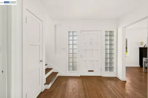 Entry Way - 3890 Serrano St, Martinez, CA 94553 photo 4 of 5