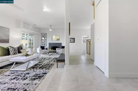 Entry Way - 433 Lassen Dr, Martinez, CA 94553 photo 2 of 2