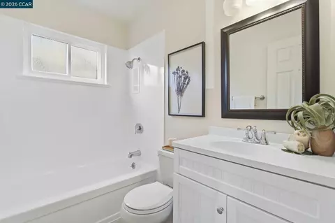 Bath - 433 Lassen Dr, Martinez, CA 94553 photo 1 of 6