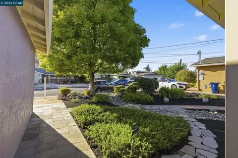 Exterior - 433 Lassen Dr, Martinez, CA 94553 photo 5 of 11