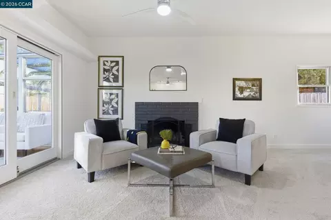 Living - 433 Lassen Dr, Martinez, CA 94553 photo 4 of 8