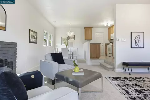 Living - 433 Lassen Dr, Martinez, CA 94553 photo 3 of 8