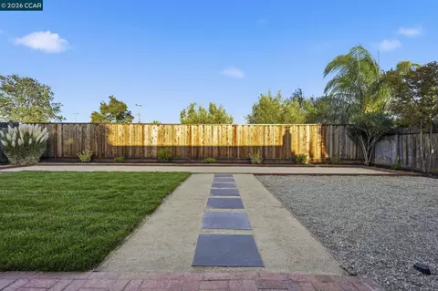 Exterior - 433 Lassen Dr, Martinez, CA 94553 photo 10 of 11