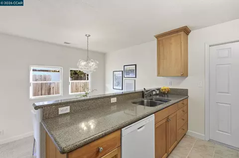Kitchen - 433 Lassen Dr, Martinez, CA 94553 photo 2 of 5
