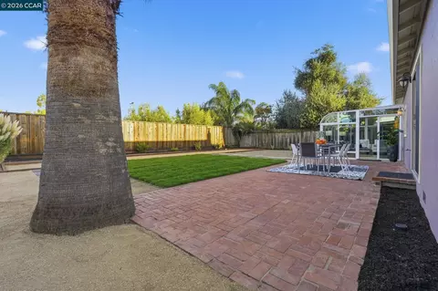 Exterior - 433 Lassen Dr, Martinez, CA 94553 photo 7 of 11