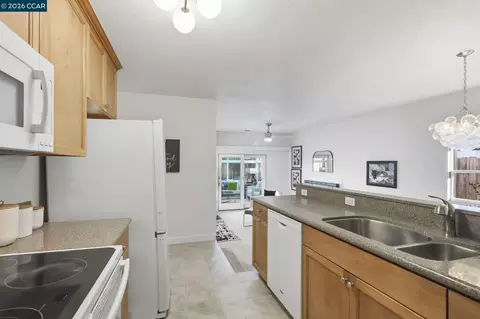Kitchen - 433 Lassen Dr, Martinez, CA 94553 photo 5 of 5