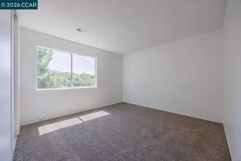 Bedroom - 200 Oriole Ct, Hercules, CA 94547 photo 2 of 4