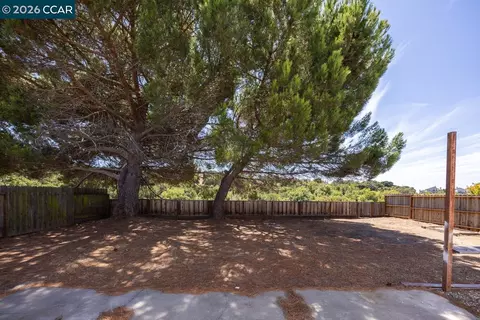 Exterior - 200 Oriole Ct, Hercules, CA 94547 photo 3 of 5