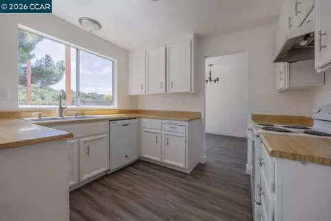 Kitchen - 200 Oriole Ct, Hercules, CA 94547 photo 1 of 1