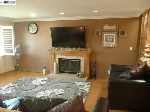 Living - 3253 Jamie Way, Fairview, CA 94541 photo 1 of 2
