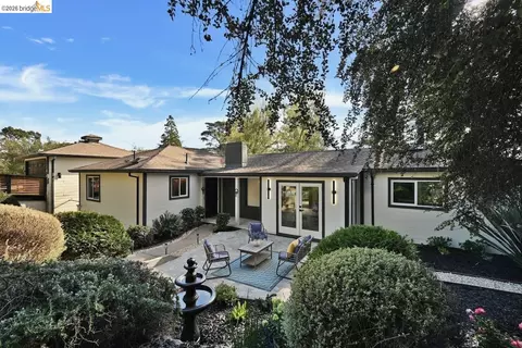 6773 Wilton Dr, Oakland, CA 94611