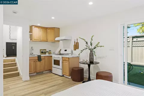 Kitchen - 2703 Mathews St, Berkeley, CA 94702 photo 4 of 5