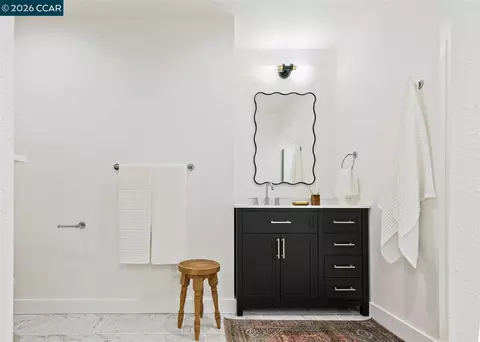Bath - 2703 Mathews St, Berkeley, CA 94702 photo 6 of 7