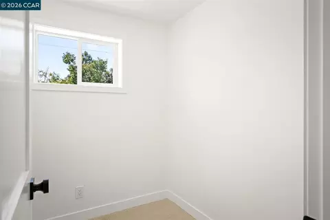 Bedroom - 2703 Mathews St, Berkeley, CA 94702 photo 7 of 9
