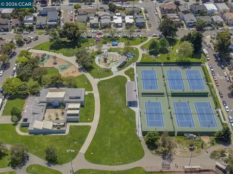 View/Area - 2703 Mathews St, Berkeley, CA 94702 photo 6 of 7
