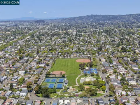 View/Area - 2703 Mathews St, Berkeley, CA 94702 photo 5 of 7