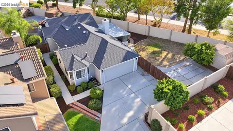 1953 Hamburg St, Oakley, CA 94561