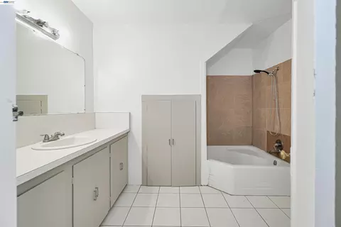 Bath - 1646 51st Ave, Oakland, CA 94601 photo 2 of 4