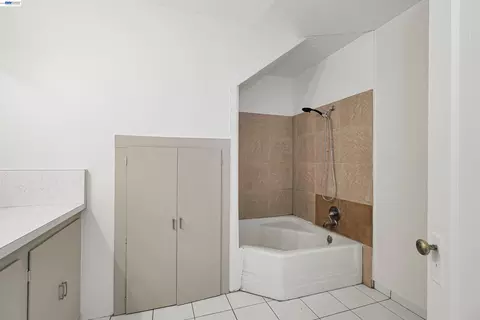 Bath - 1646 51st Ave, Oakland, CA 94601 photo 3 of 4