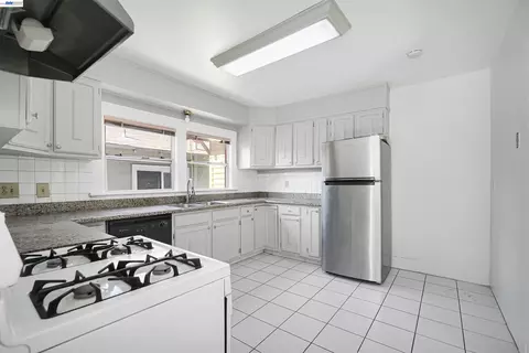 Kitchen - 1646 51st Ave, Oakland, CA 94601 photo 3 of 4