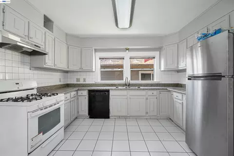 Kitchen - 1646 51st Ave, Oakland, CA 94601 photo 1 of 4