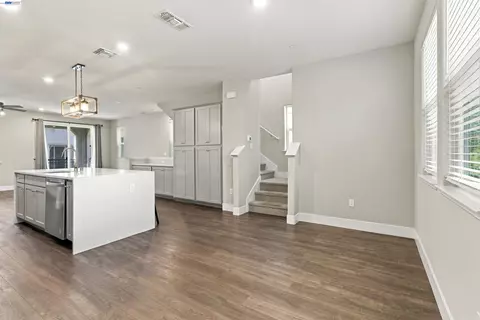 Entry Way - 24217 2nd St, Hayward, CA 94541 photo 1 of 4