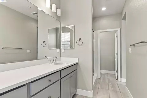 Bath - 24217 2nd St, Hayward, CA 94541 photo 5 of 5