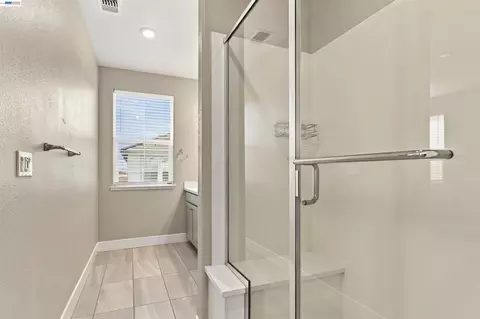 Entry Way - 24217 2nd St, Hayward, CA 94541 photo 2 of 4