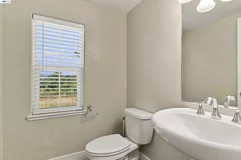 Entry Way - 24217 2nd St, Hayward, CA 94541 photo 3 of 4